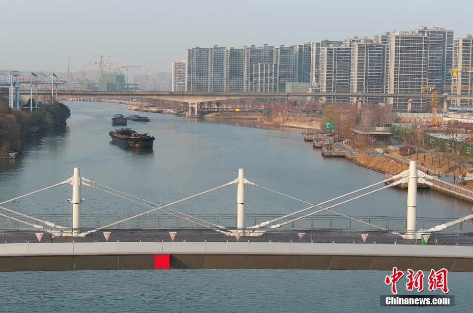 Construção da ponte em treliça invertida de maior vão do mundo é concluída no leste da China
