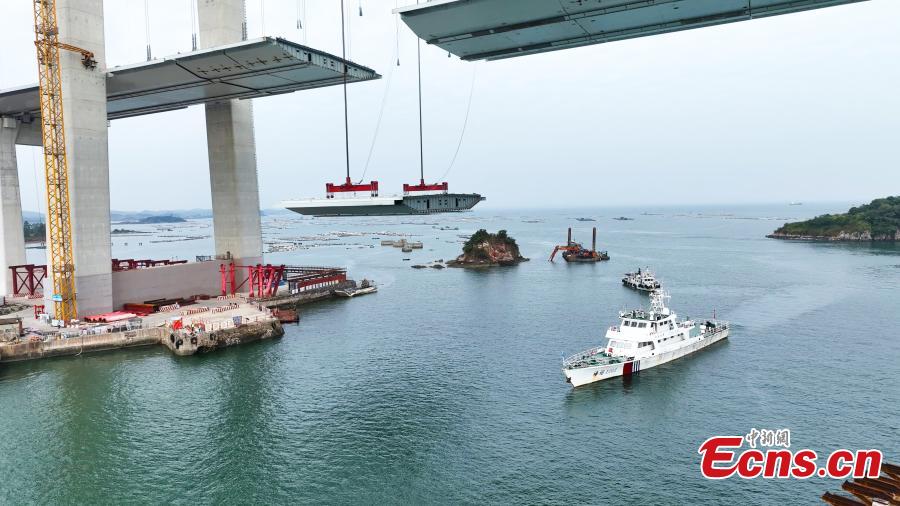 Ponte marítima mais longa de Guangxi é conectada