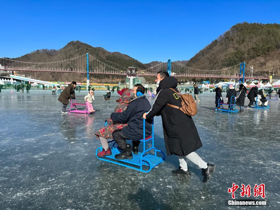 Esculturas de gelo de Harbin causam furor na Coreia do Sul