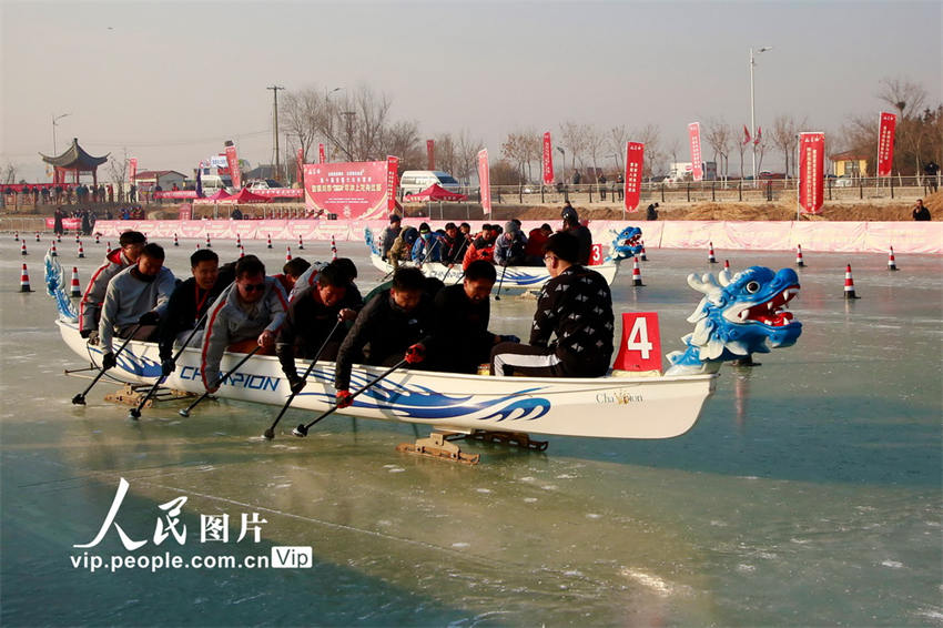 Corrida de barcos-dragão de gelo é realizada em Ningxia