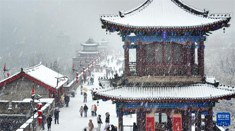 Cidade de Xi’an fica coberta pela neve