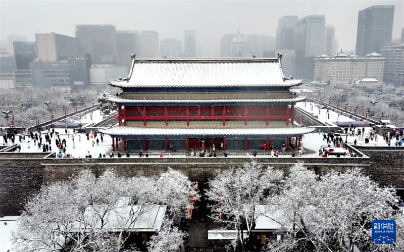 Cidade de Xi’an fica coberta pela neve