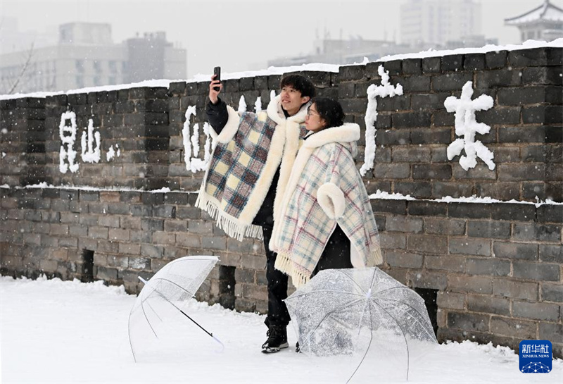 Cidade de Xi’an fica coberta pela neve