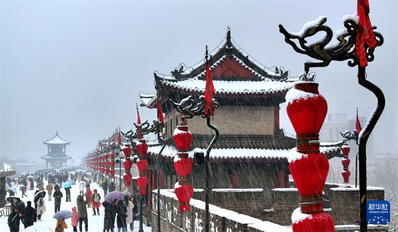 Cidade de Xi’an fica coberta pela neve