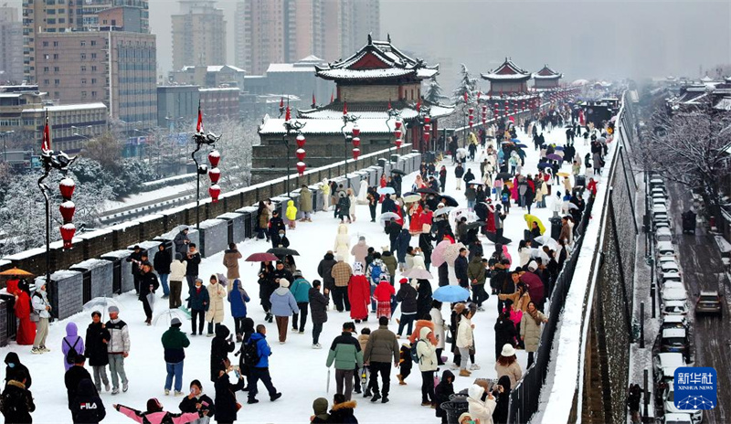 Cidade de Xi’an fica coberta pela neve