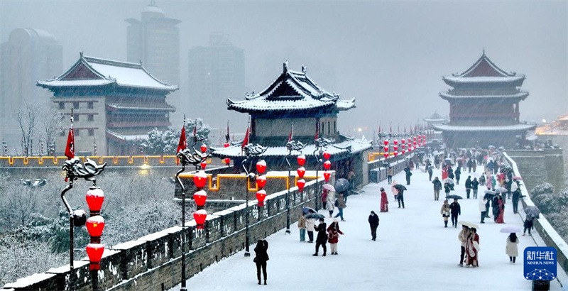 Cidade de Xi’an fica coberta pela neve