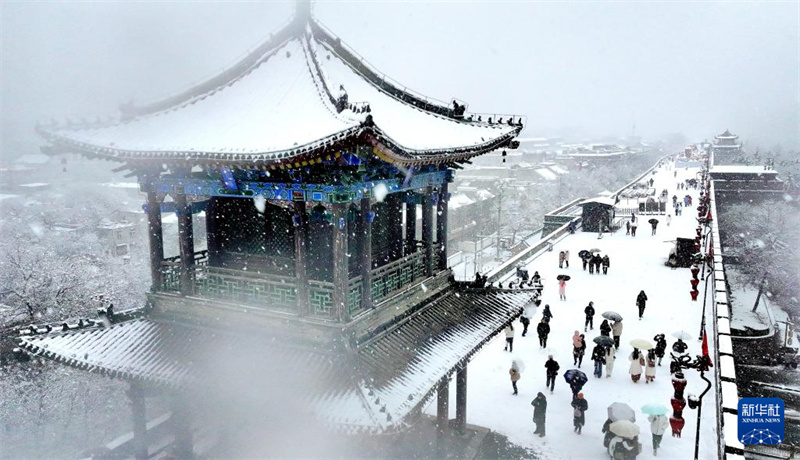 Cidade de Xi’an fica coberta pela neve