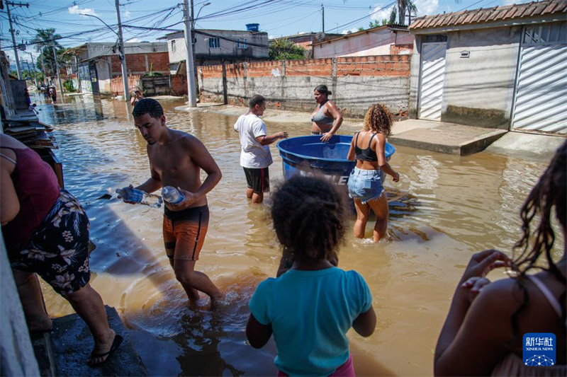 Rio de Janeiro inicia reconstrução após período de chuvas torrenciais