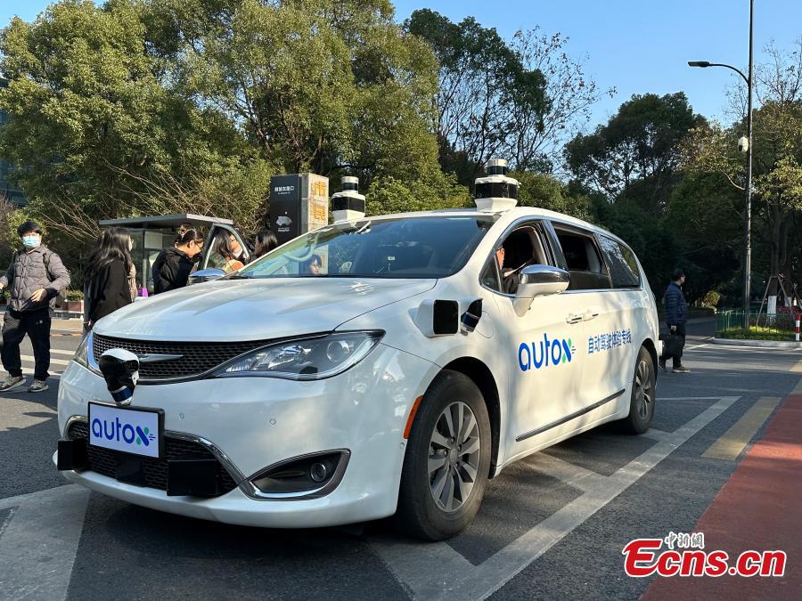 Serviços de RoboTaxi iniciam operação experimental em Hangzhou