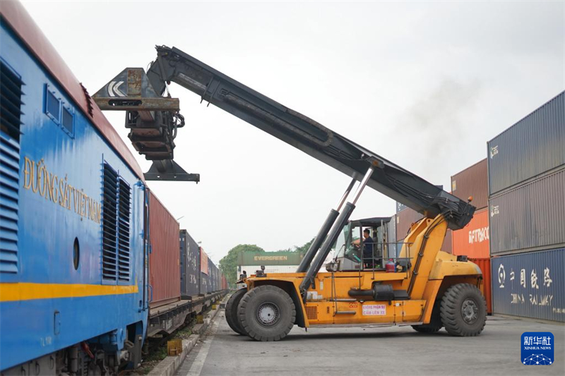 Trem de carga China-Vietnã impulsiona comércio entre os dois países