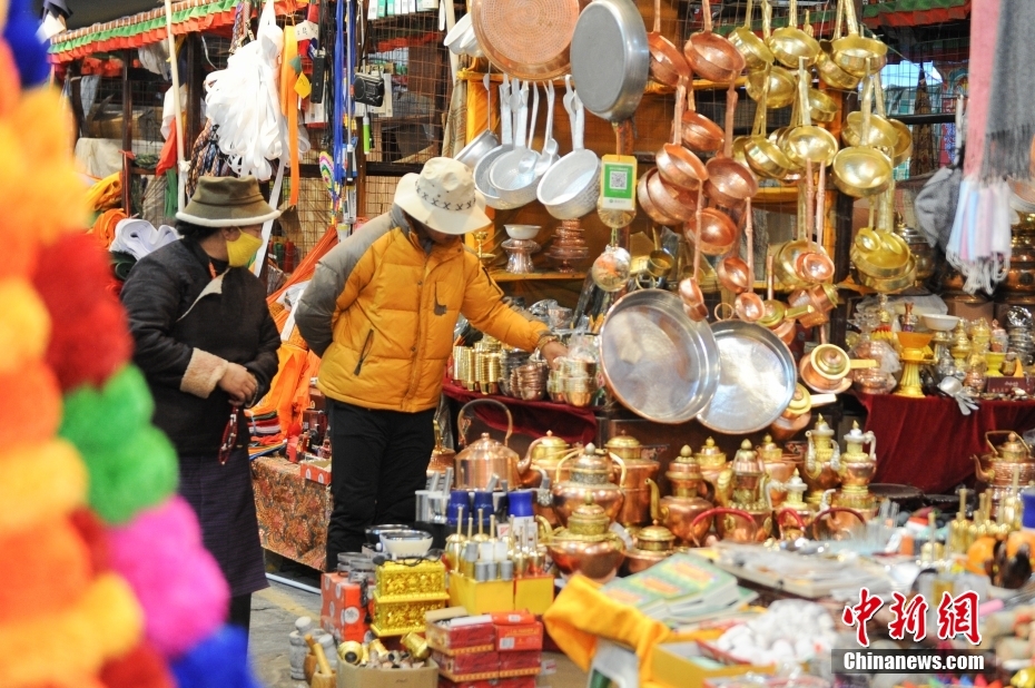 Atmosfera festiva intensifica no mercado em Xizang