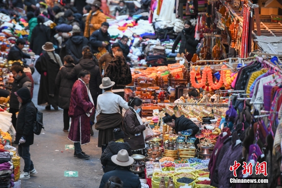 Atmosfera festiva intensifica no mercado em Xizang