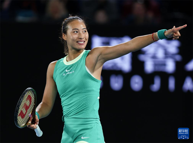 Zheng Qianwen se apura pela primeira vez para semifinal do Grand Slam, entra no top 10 do ranking mundial