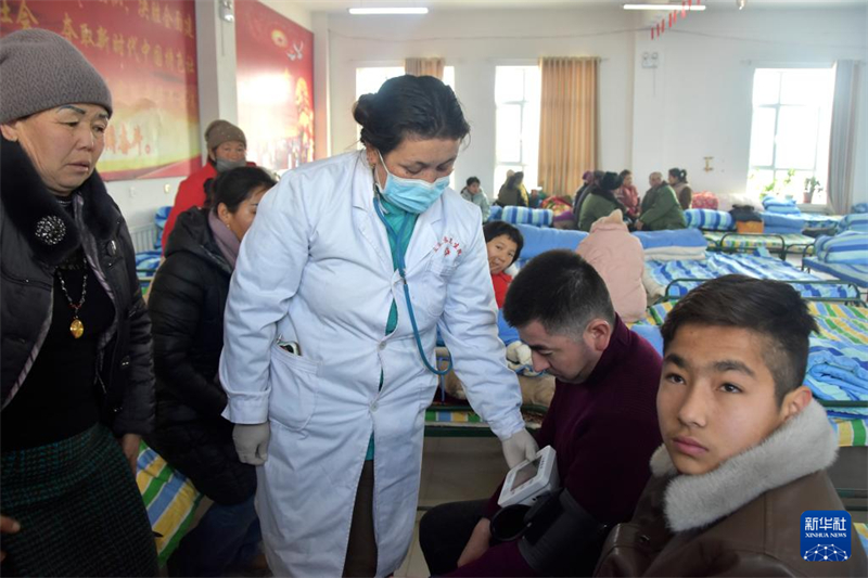 Necessidades de vida dos afetados pelo terremoto em Xinjiang estão garantidas