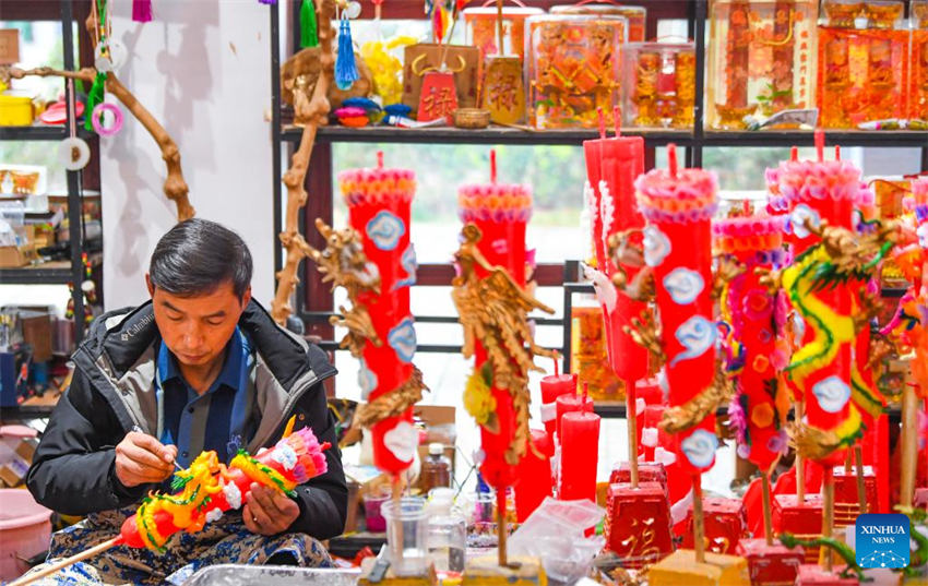 Galeria: fabrico artesanal das velas do dragão e fênix de Chongqing