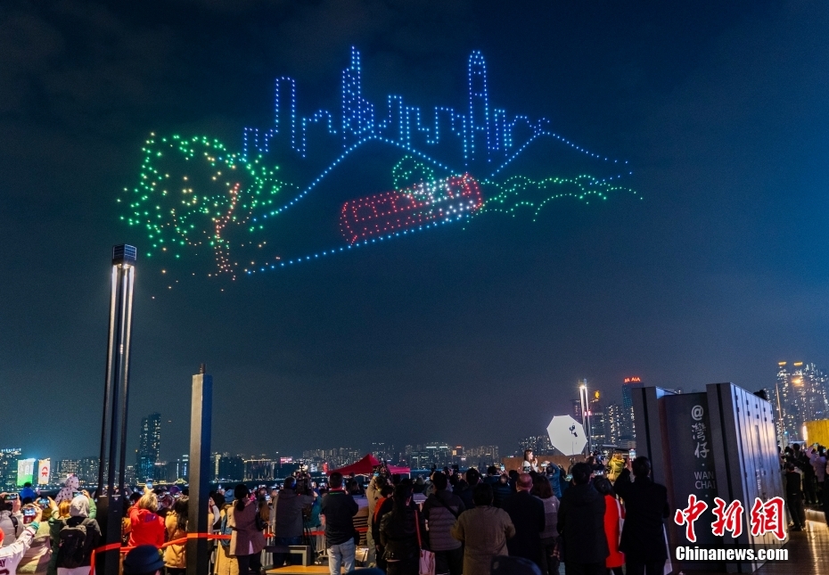 Hong Kong: voo coordenado de drones ilumina o céu do porto de Victoria