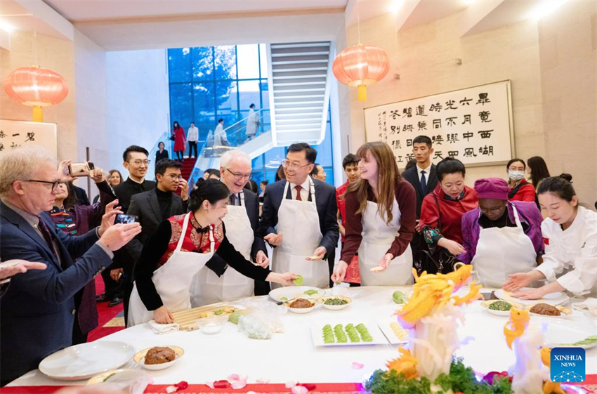 Embaixador chinês nos EUA pede fim de obstáculos a intercâmbios educacionais