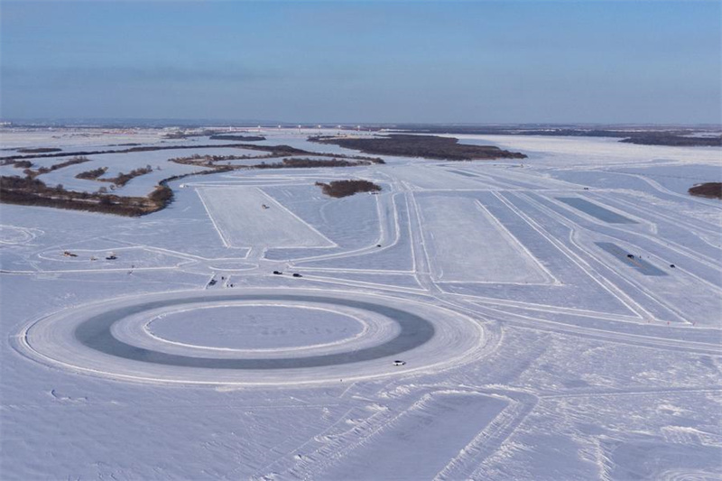 Heihe: nordeste da China registra aumento de testes automobilísticos em condições de neve