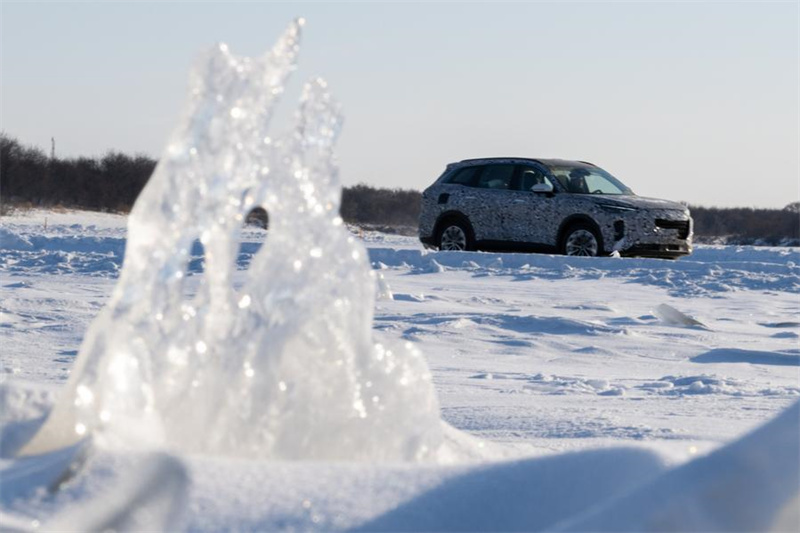 Heihe: nordeste da China registra aumento de testes automobilísticos em condições de neve