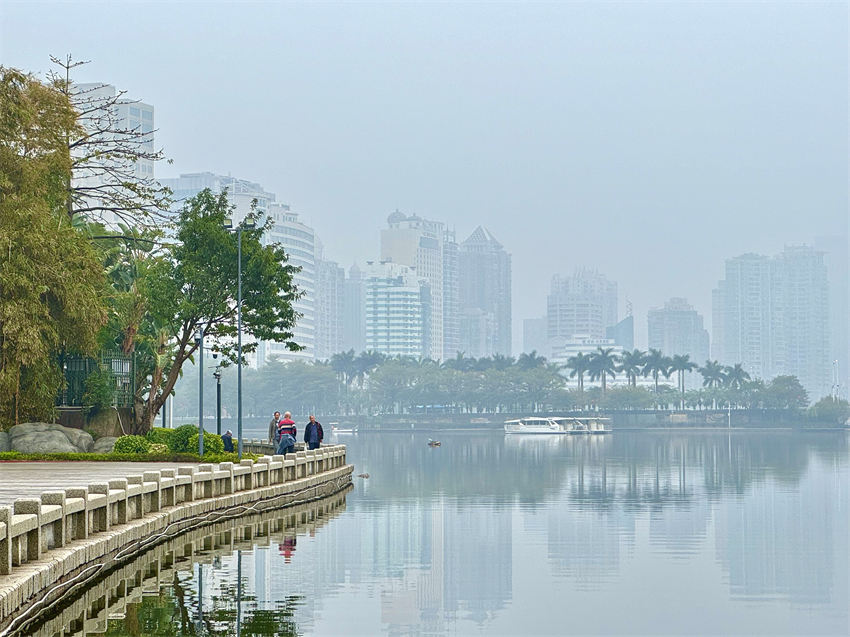 Galeria: lago Yundang imerso no nevoeiro