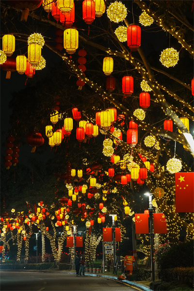 Atmosfera festiva intensifica em Xiamen, leste da China