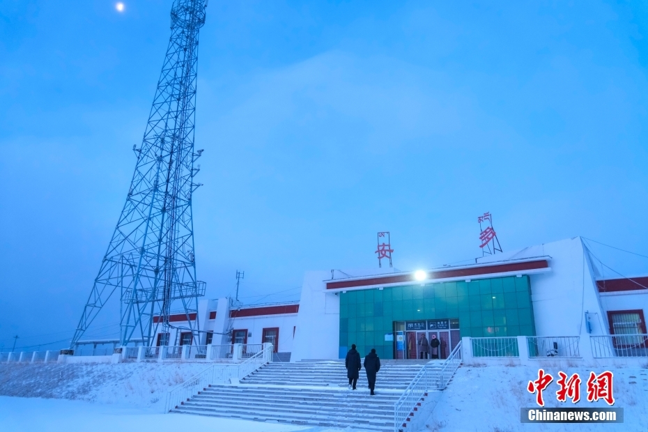 Xizang: estação ferroviária de Anduo recebe pico de viagens da Festa da Primavera