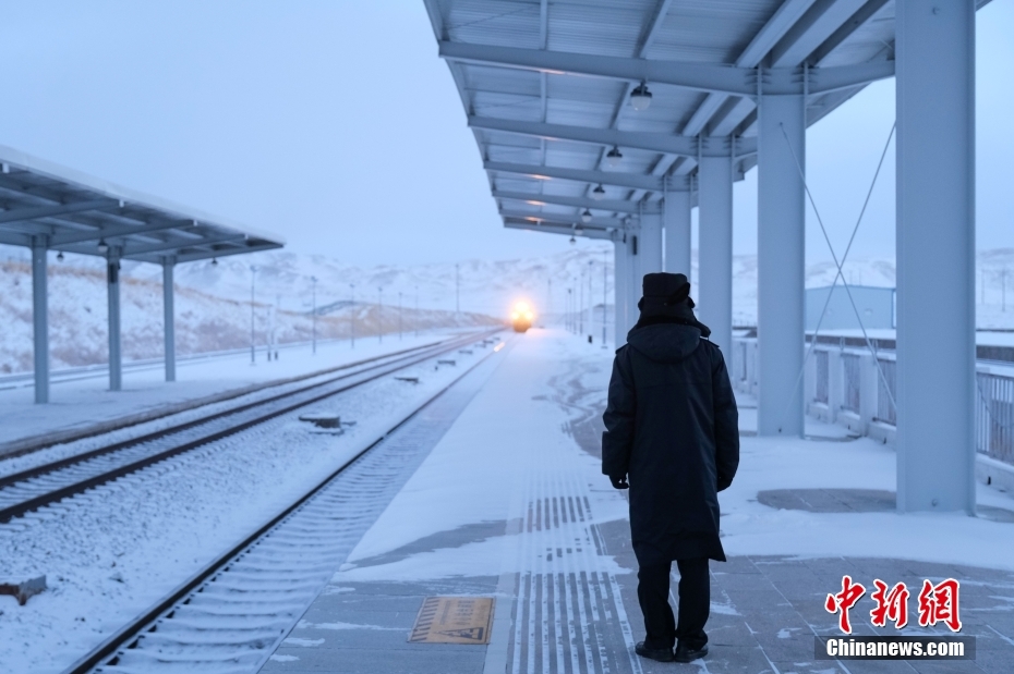 Xizang: estação ferroviária de Anduo recebe pico de viagens da Festa da Primavera