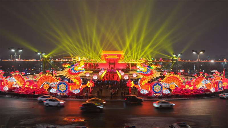 Xi'an inicia Festival da Primavera com show de lanternas