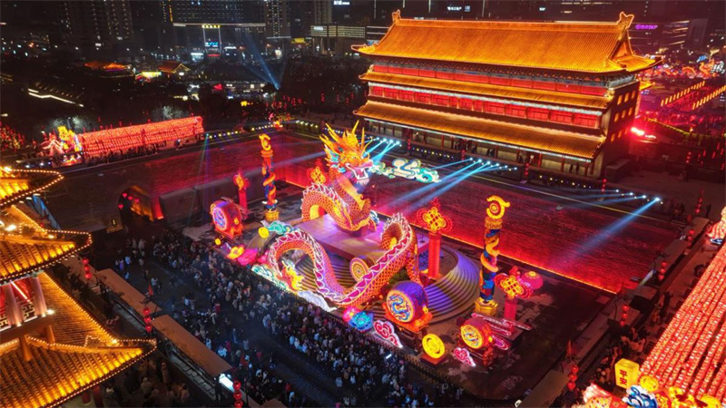 Xi'an inicia Festival da Primavera com show de lanternas