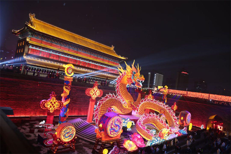 Xi'an inicia Festival da Primavera com show de lanternas