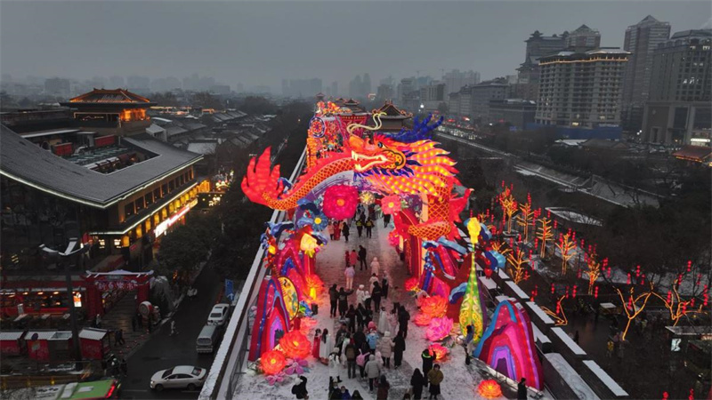 Xi'an inicia Festival da Primavera com show de lanternas