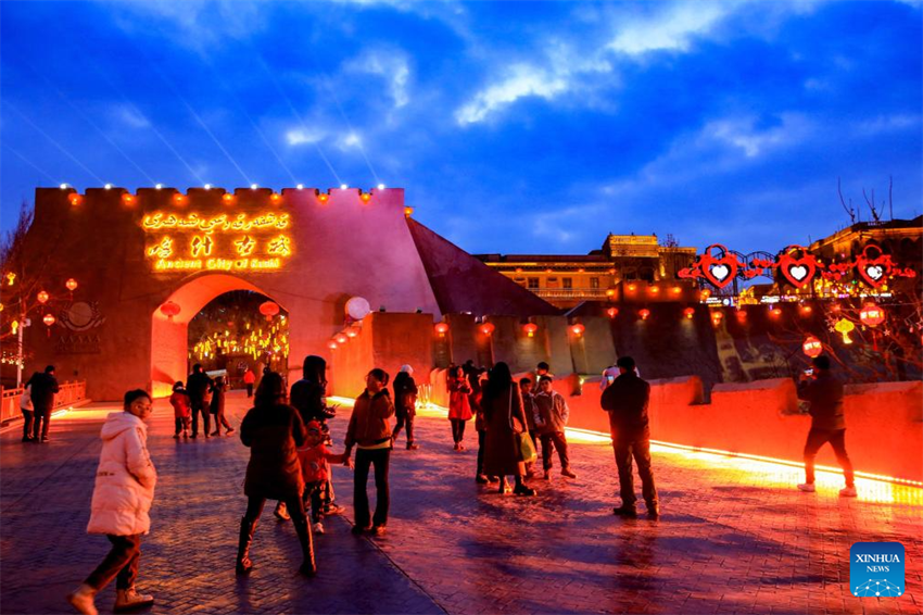 Atmosfera profunda do Festival da Primavera em Xinjiang
