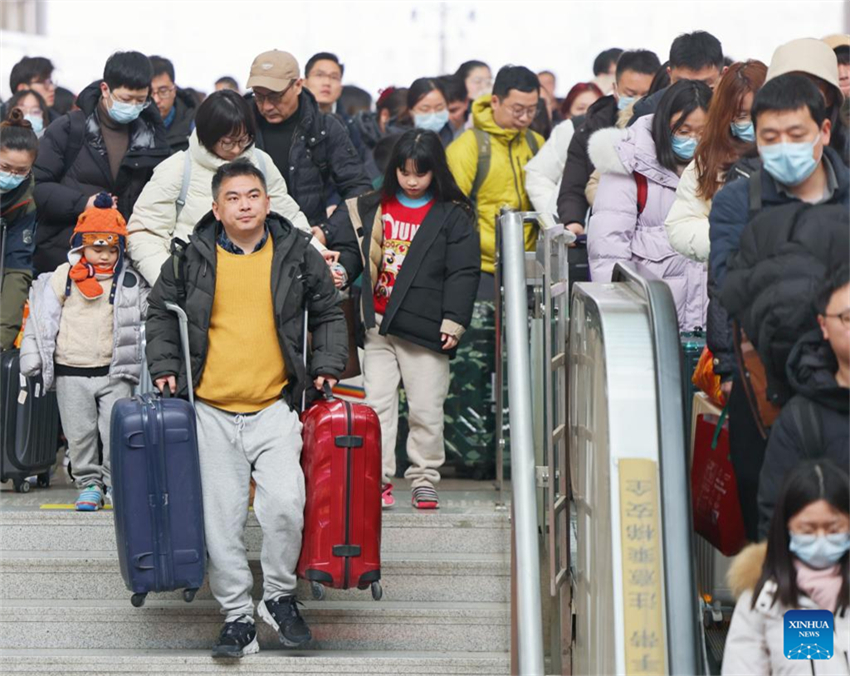 China registra 2,3 bilhões de viagens de passageiros no feriado do Festival da Primavera