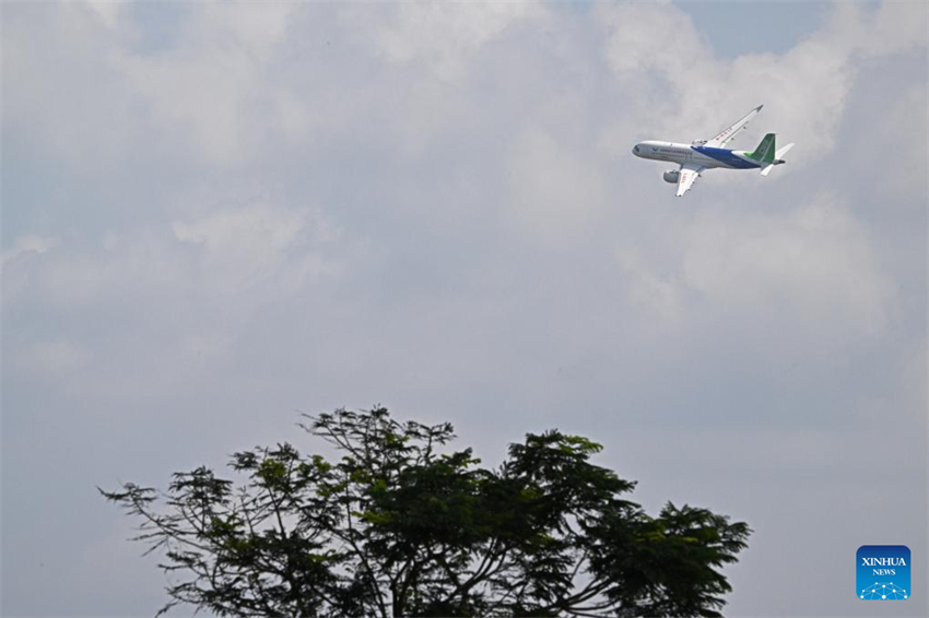 Avião comercial chinês C919 participa em ensaio do Airshow de Cingapura