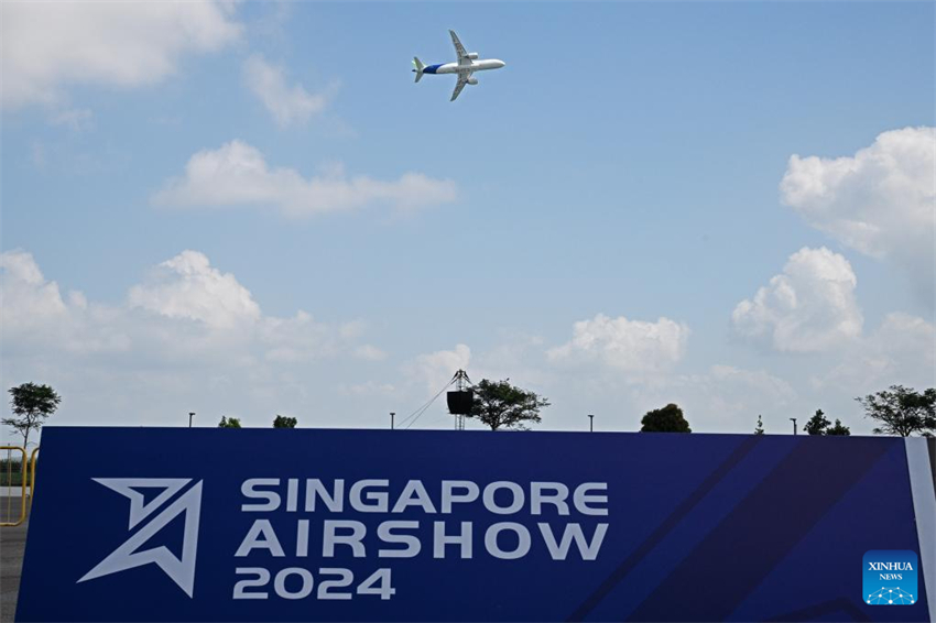 Avião comercial chinês C919 participa em ensaio do Airshow de Cingapura