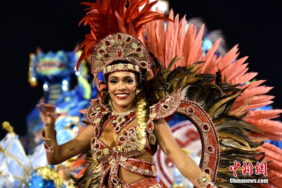Brasil: escolas de samba campeãs desfilam no Carnaval de São Paulo