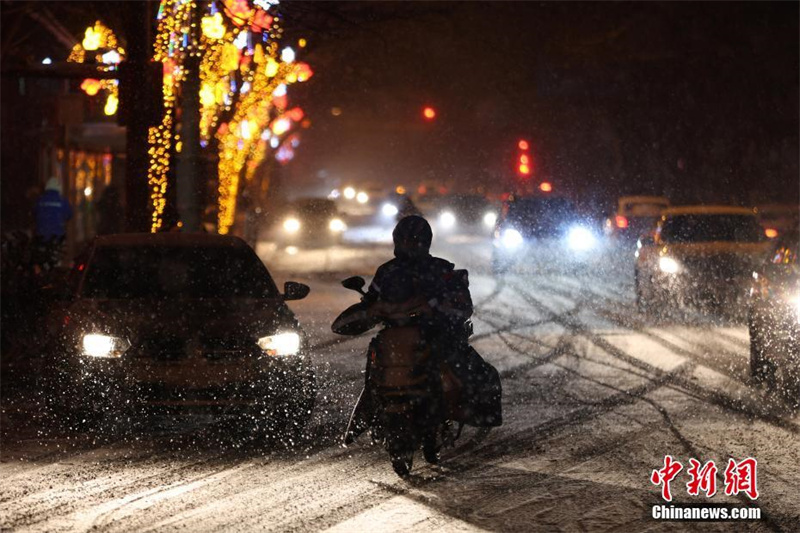 Onda de frio traz neve e chuva congelante às regiões centro e leste