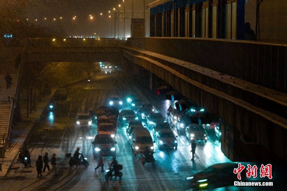 Beijing recebe primeira queda de neve do Ano do Dragão