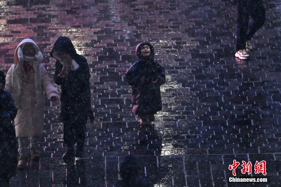 Beijing recebe primeira queda de neve do Ano do Dragão