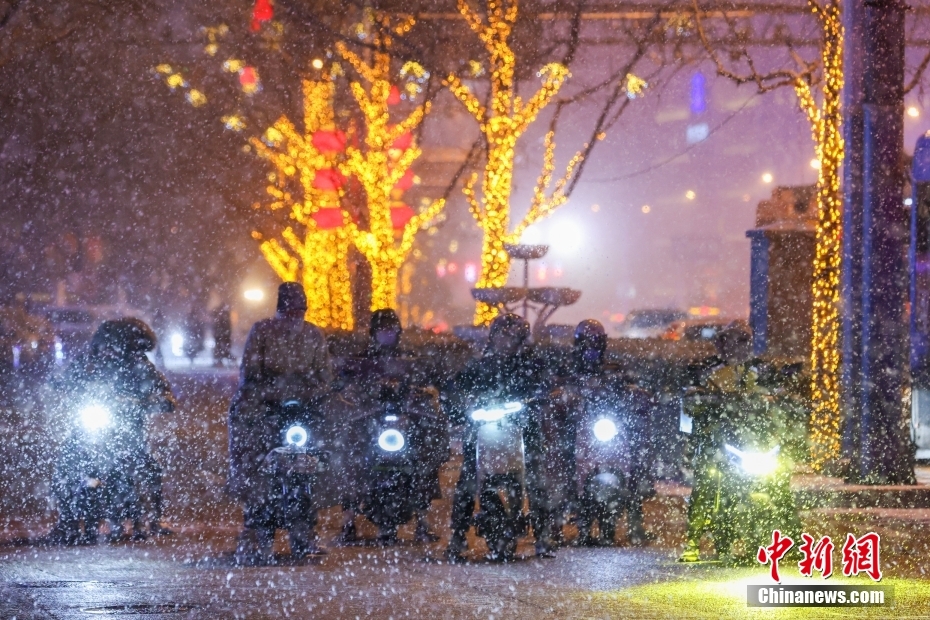 Beijing recebe primeira queda de neve do Ano do Dragão