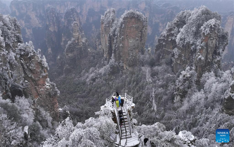 Galeria: Parque Florestal Nacional de Zhangjiajie coberto de neve