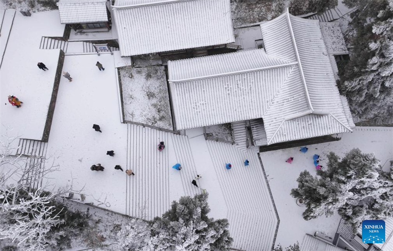 Galeria: Parque Florestal Nacional de Zhangjiajie coberto de neve