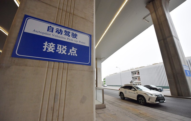 Carros autônomos são usados para levar passageiros a aeroporto em Beijing