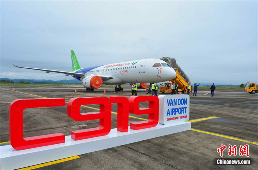 Aviões COMAC da China iniciam voos de demonstração no Sudeste Asiático