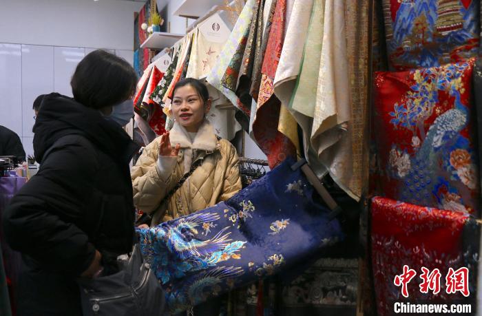 Vendas da saia mamianqun demonstram nova tendência de consumo chinês