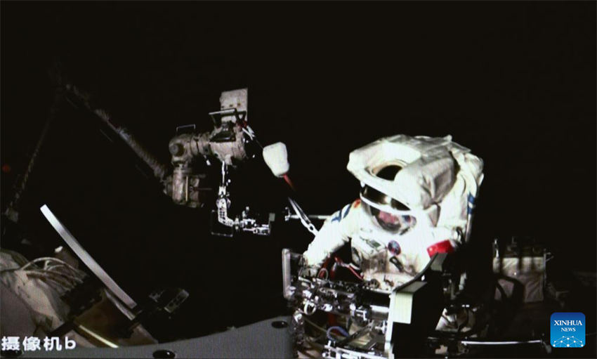 Tripulação da Shenzhou-17 completa reparos em órbita durante 2ª missão extraveicular