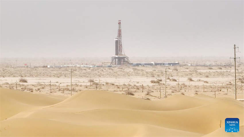 Poço "Shenditake 1" no deserto de Taklimakan, na Bacia de Tarim, Região Autônoma Uigur de Xinjiang, no noroeste da China, em 2 de março de 2024.