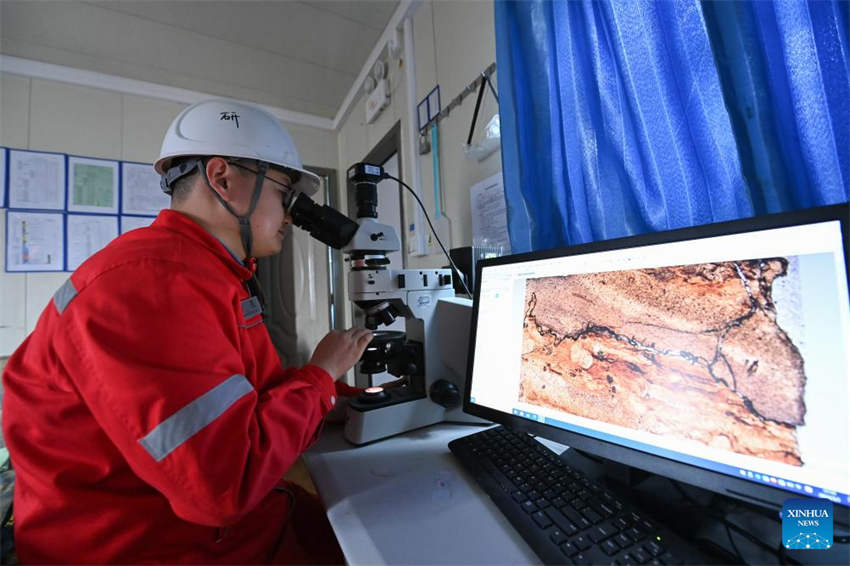 Perfuração de poço profundo na China ultrapassa 10 mil metros