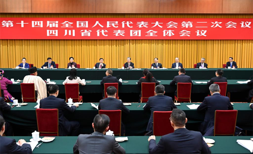 Líderes chineses participam de deliberações na sessão legislativa anual