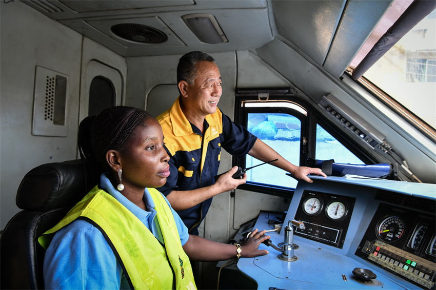 Nigéria: ferrovia Lagos–Ibadan, construída por empresas chinesas, avança a modernização local